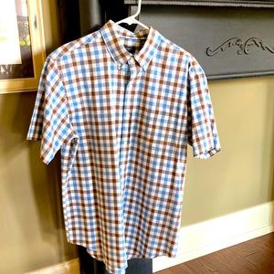 Men’s short sleeve, casual/dress shirt. Size large.